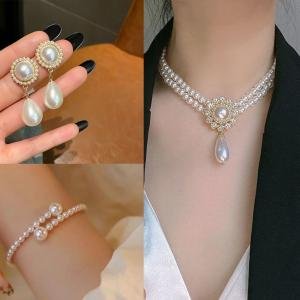 Graceful Pearl Pendant Set